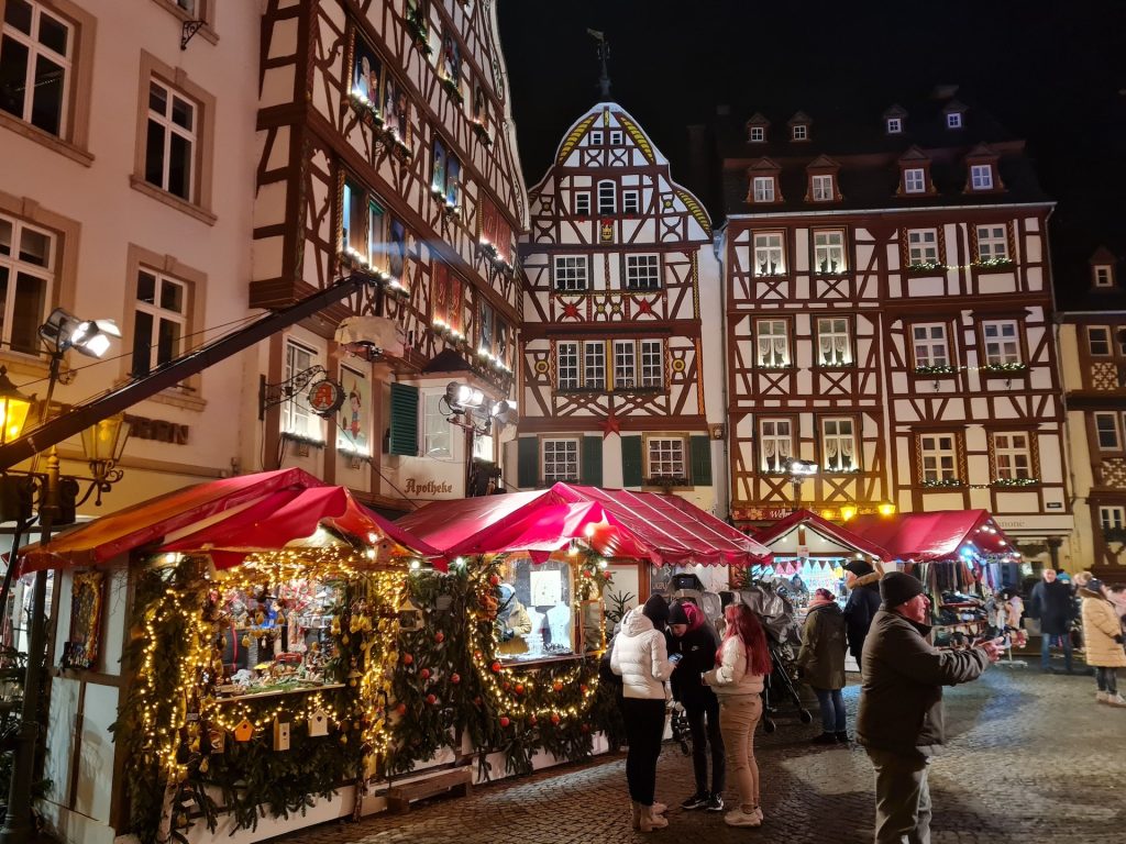 Weihnachtsmarkt Bernkastel-Kues Marktplatz